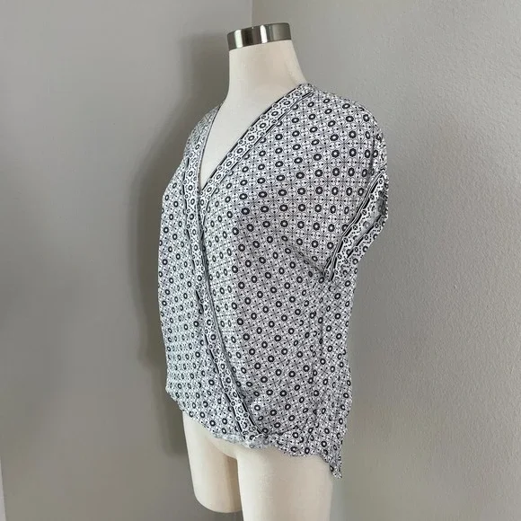 Max Studio Womens Small Short Sleeve Surplice Blouse V Neck Top Shirt - Picture 3 of 12